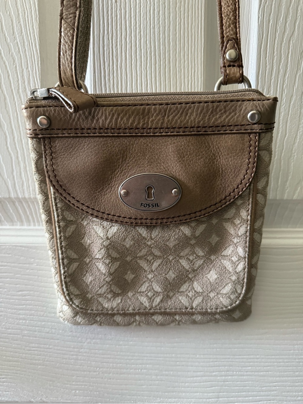 Fossil Key-Per Crossbody Purse Handbag Canvas Leather Bag Neutral Colors